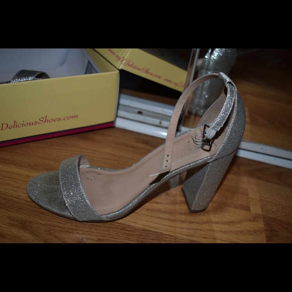 Sliver heels - Picture 3 of 3